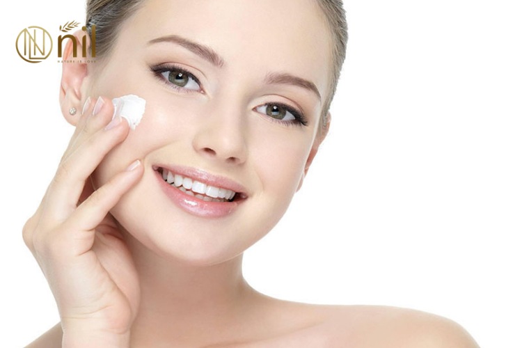 Gợi ý cách chọn và sử dụng kem dưỡng trắng da mặt cho da dầu ban đêm