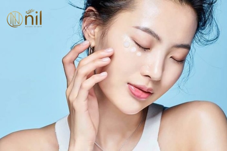 Các bước bôi kem chống nắng cho da mụn đúng cách
