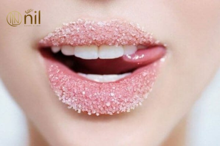 Những điều cần tránh khi tẩy da chết môi
