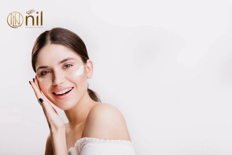 Những sai lầm cần tránh khi bôi kem chống nắng cho da mụn