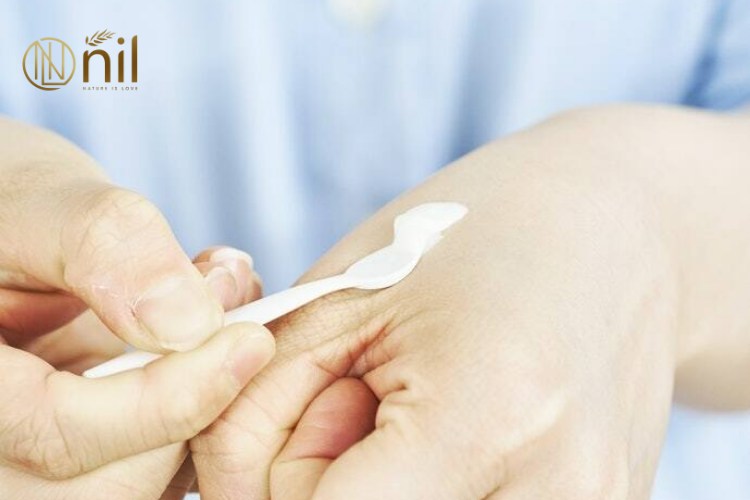 Kết hợp Vaseline với nguyên liệu tự nhiên để dưỡng da tay hiệu quả hơn