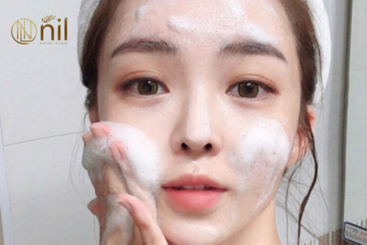 Vì sao phải biết cách dùng sữa rửa mặt đúng cách?
