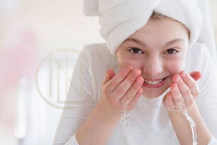Cách dùng kem dưỡng trắng da mặt cho tuổi 14 hiệu quả