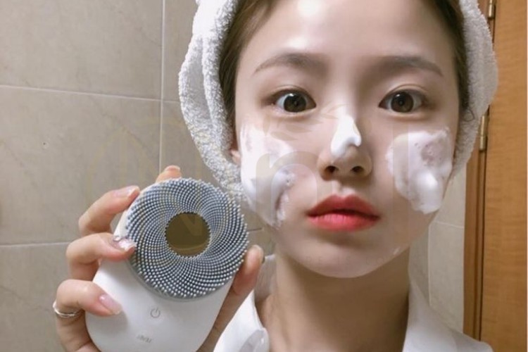 Các bước rửa mặt đúng cách cho da mụn