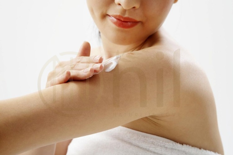 Gợi ý kem dưỡng trắng da body cho mẹ sau sinh an toàn