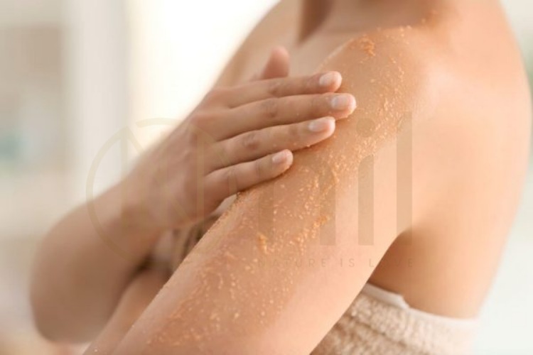 Cách sử dụng kem dưỡng trắng da body cho mẹ sau sinh đúng chuẩn