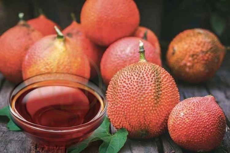 Cách dùng dầu gấc để dưỡng da hiệu quả