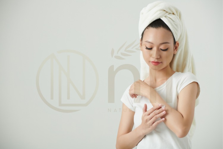 Vì sao cần dùng kem dưỡng ẩm body cho da khô nhạy cảm?