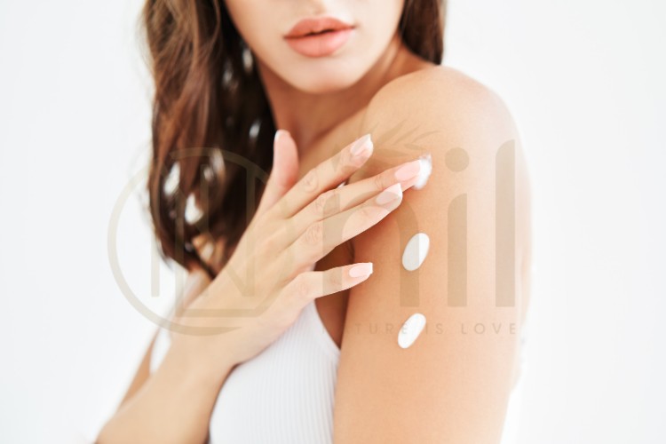 Cách làm kem dưỡng trắng da body tại nhà bằng nha đam và vitamin E